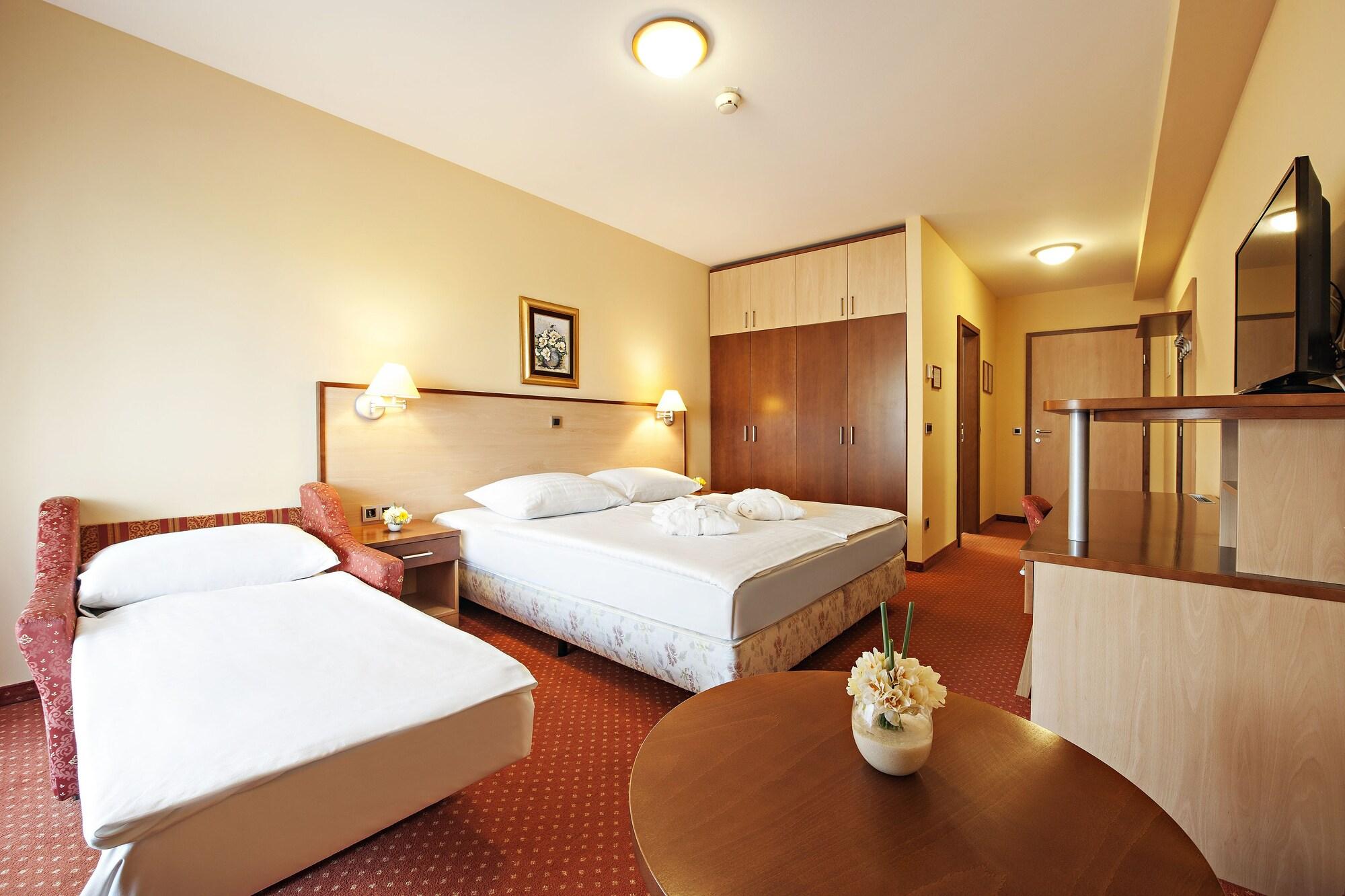 Terme Banovci - Hotel Zeleni Gaj 维尔兹 外观 照片