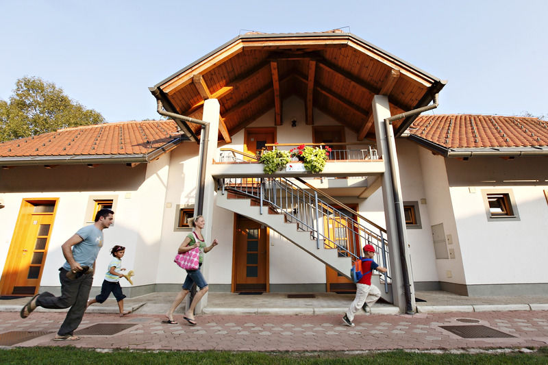 Terme Banovci - Hotel Zeleni Gaj 维尔兹 外观 照片