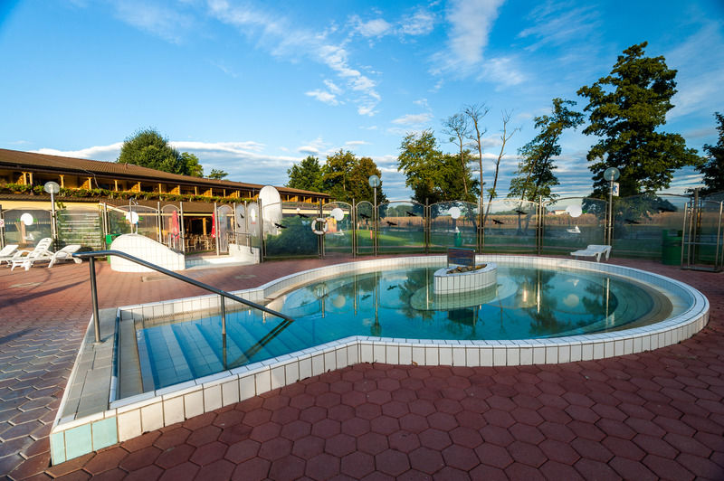 Terme Banovci - Hotel Zeleni Gaj 维尔兹 外观 照片