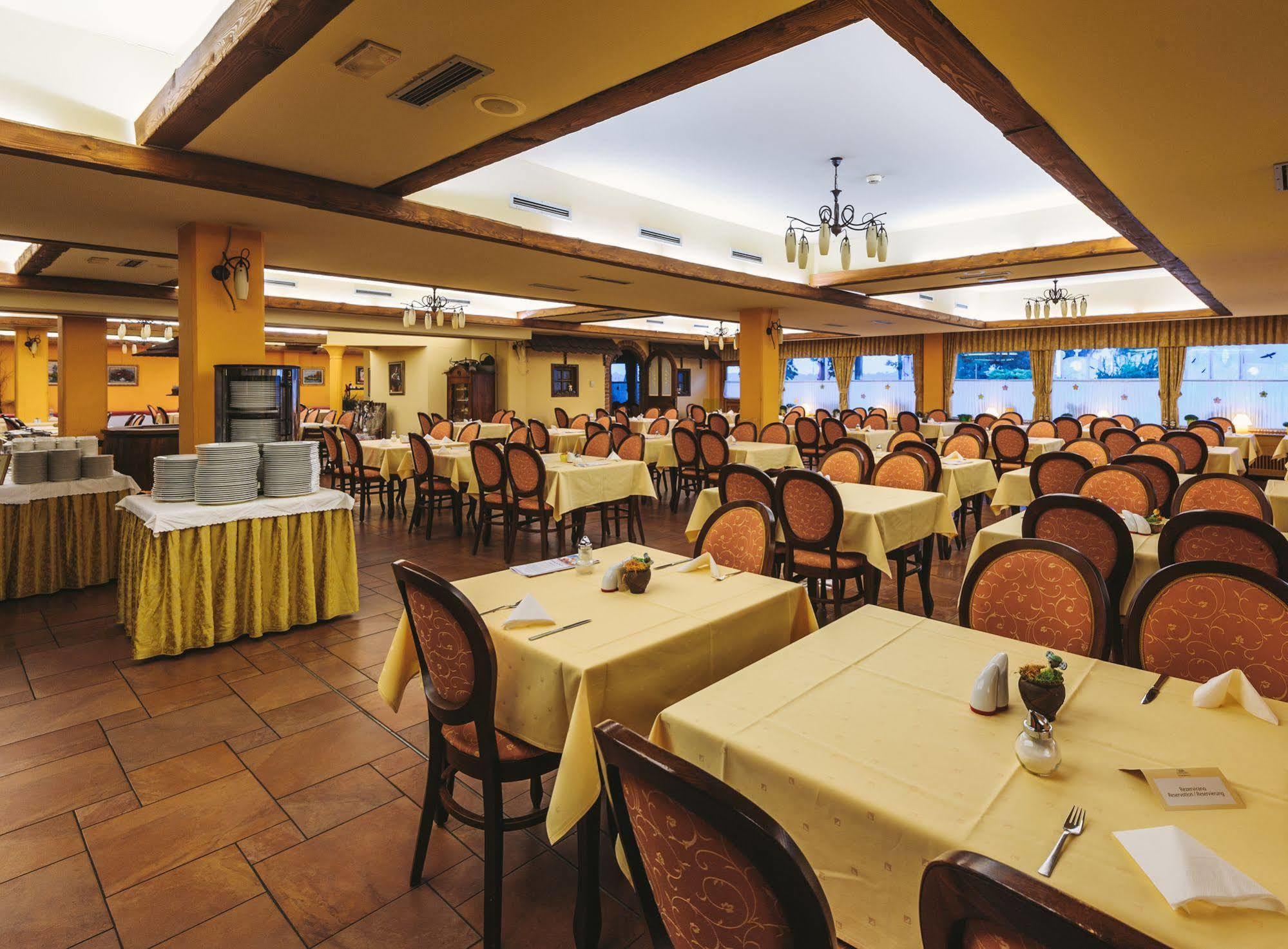 Terme Banovci - Hotel Zeleni Gaj 维尔兹 外观 照片