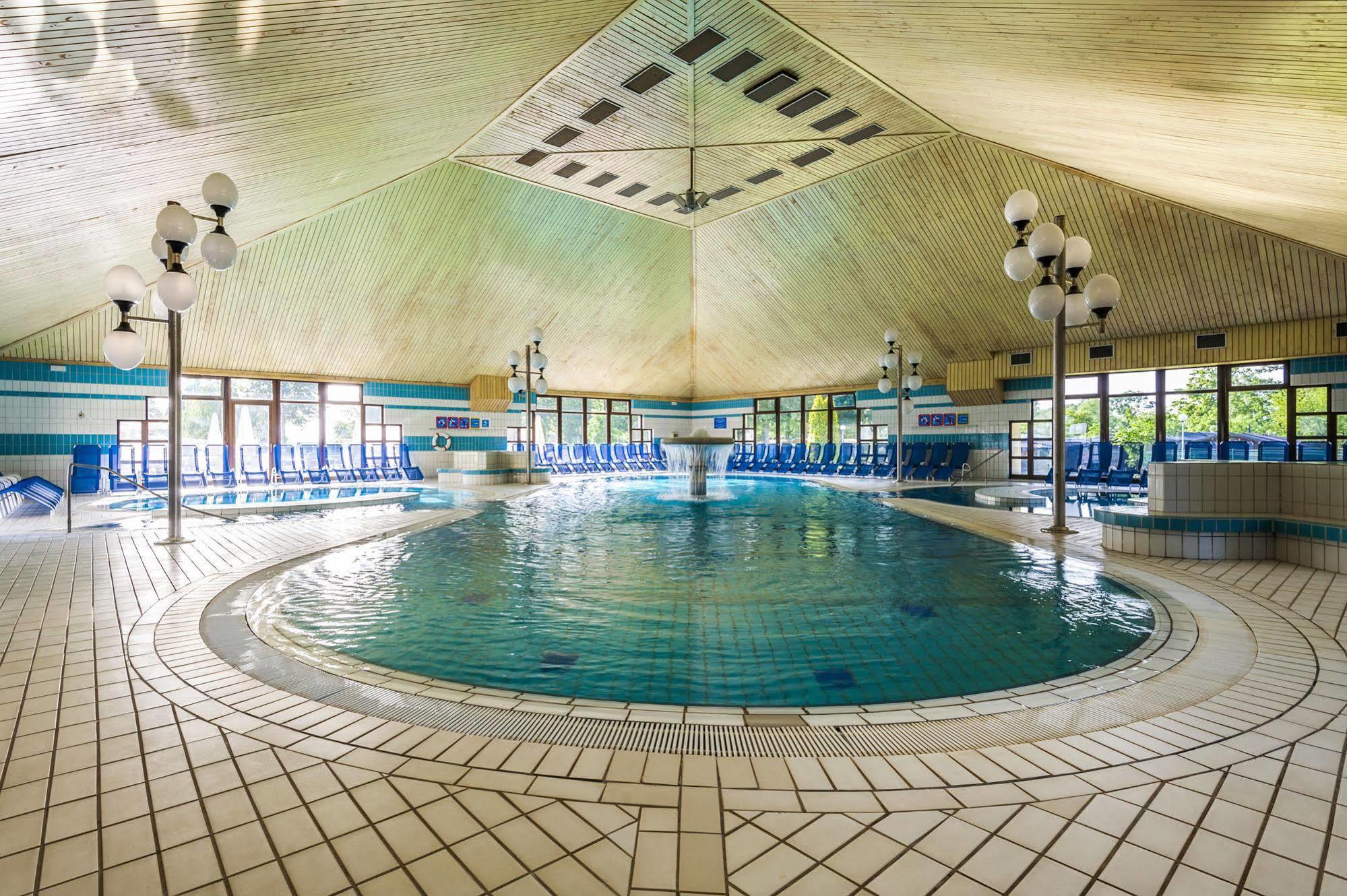 Terme Banovci - Hotel Zeleni Gaj 维尔兹 外观 照片